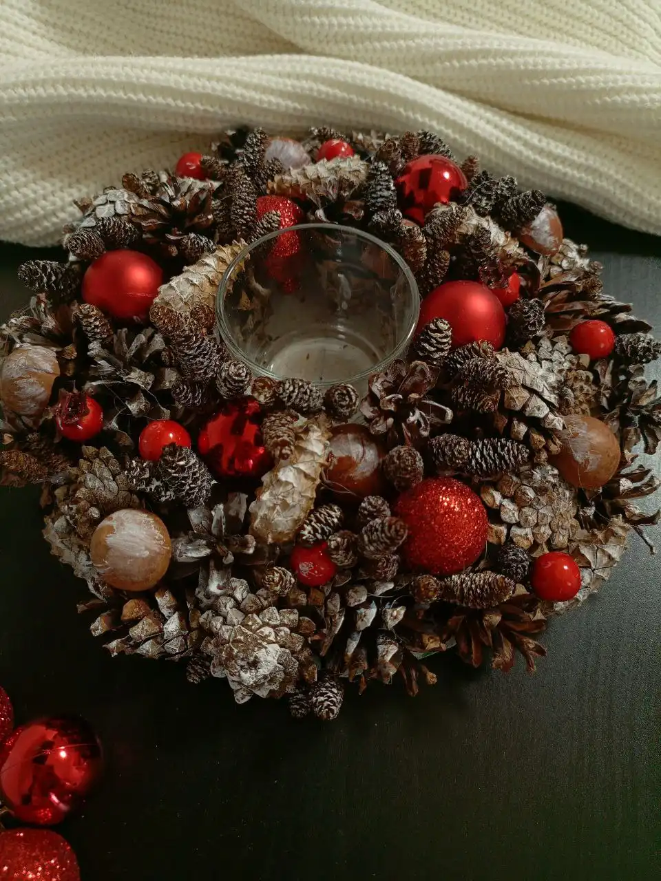 Новогодние подсвечники ручной работы из шишек