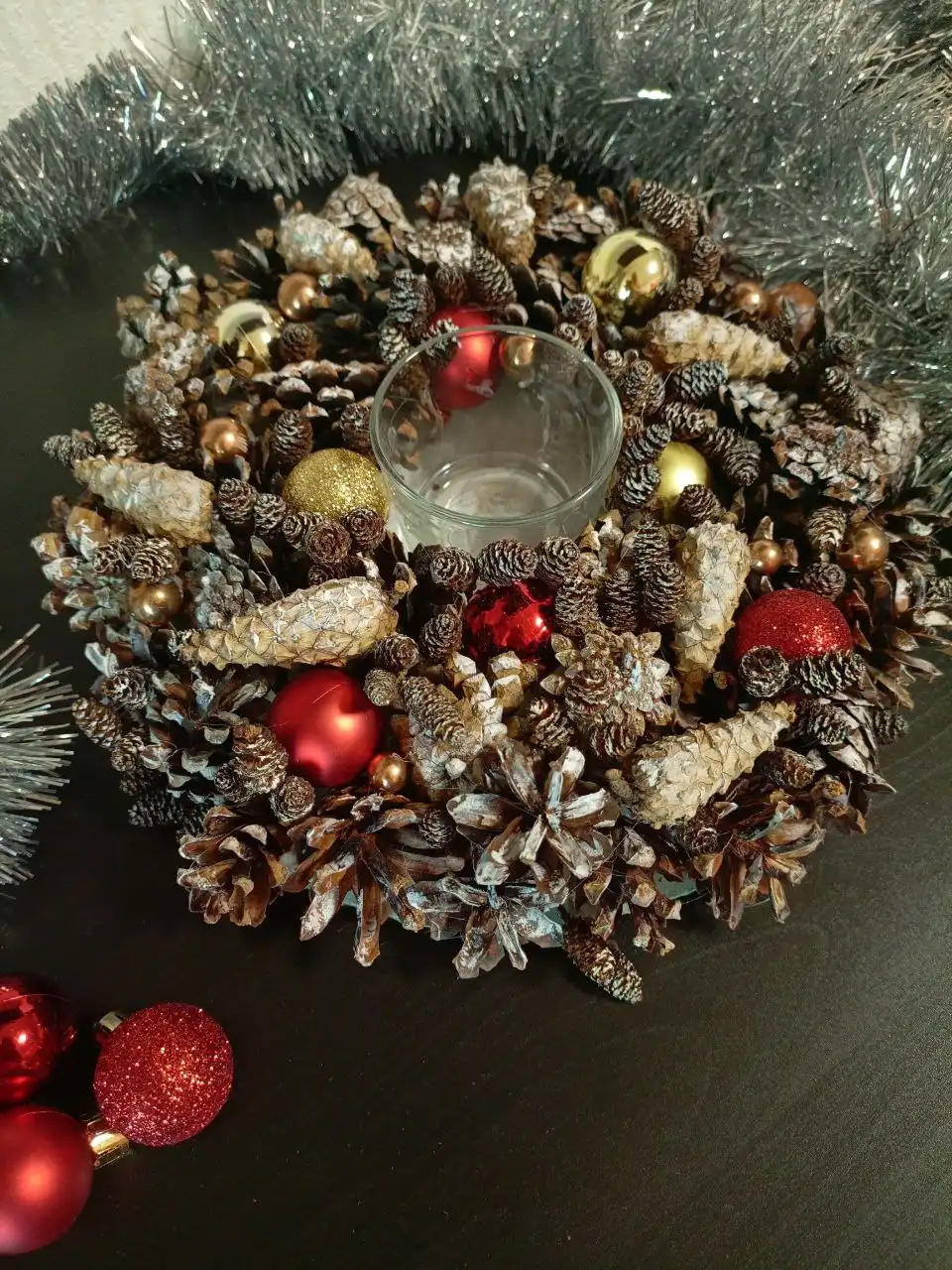 Новогодние подсвечники ручной работы из шишек