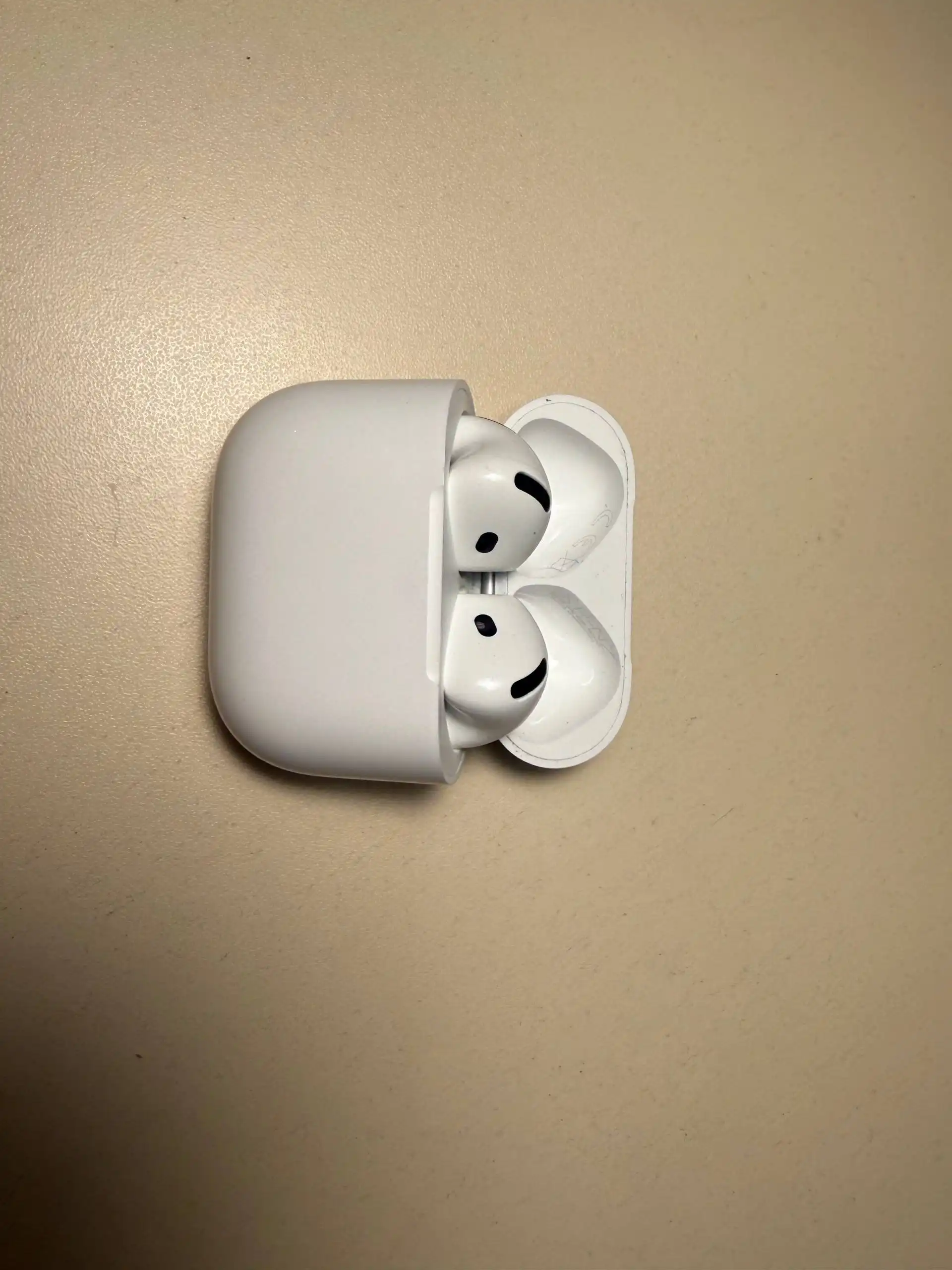 Продажа Apple AirPods 4 без шумоподавления