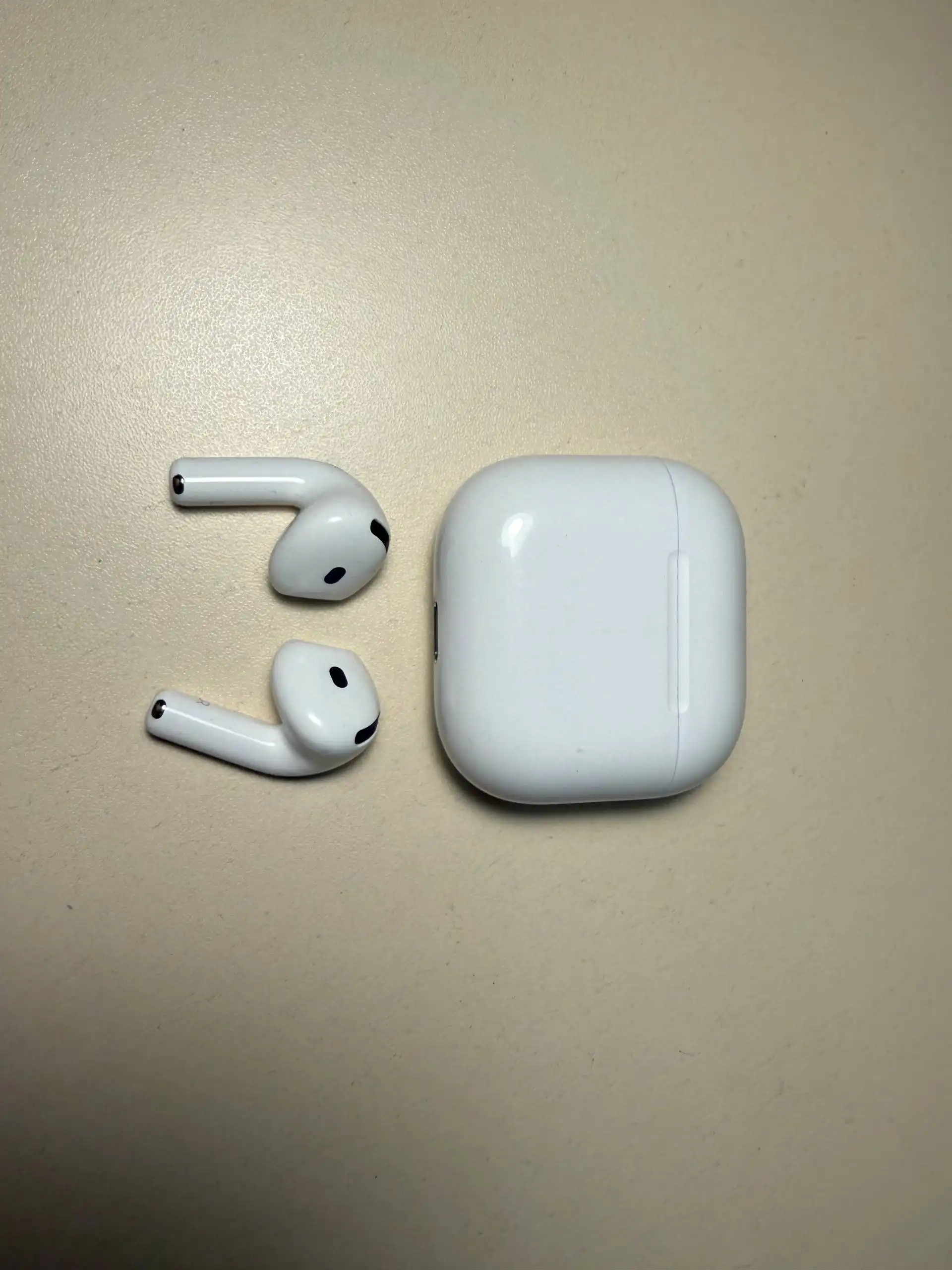 Продажа Apple AirPods 4 без шумоподавления