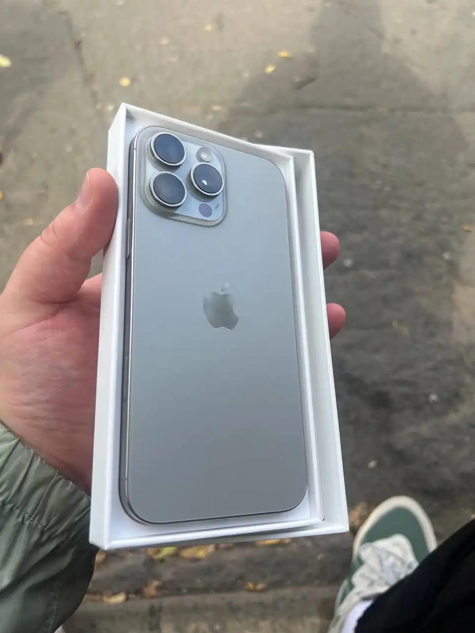 Продам iPhone 16 Pro Max 512 ГБ в идеальном состоянии