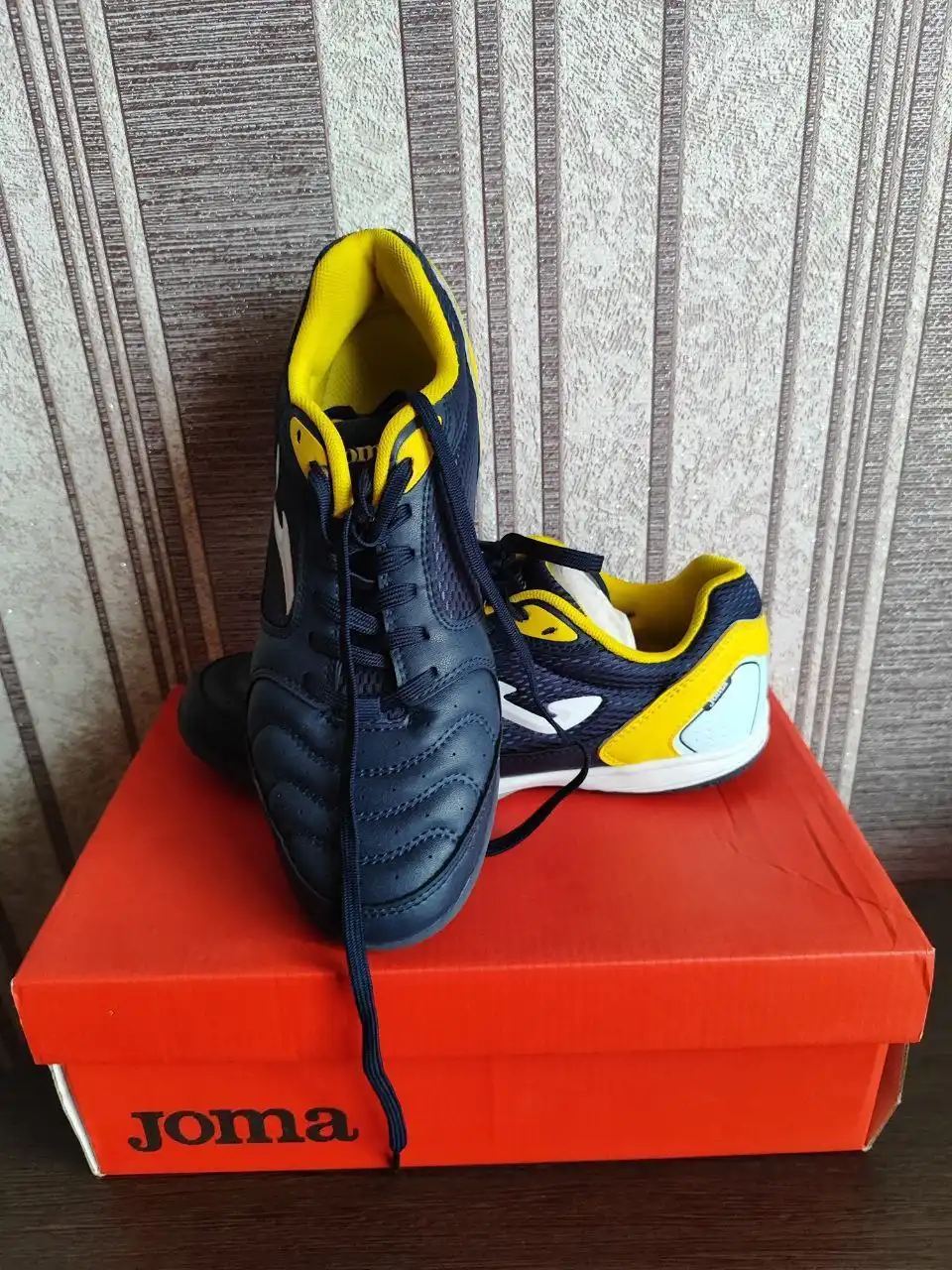 Футбольные бутсы размер 41