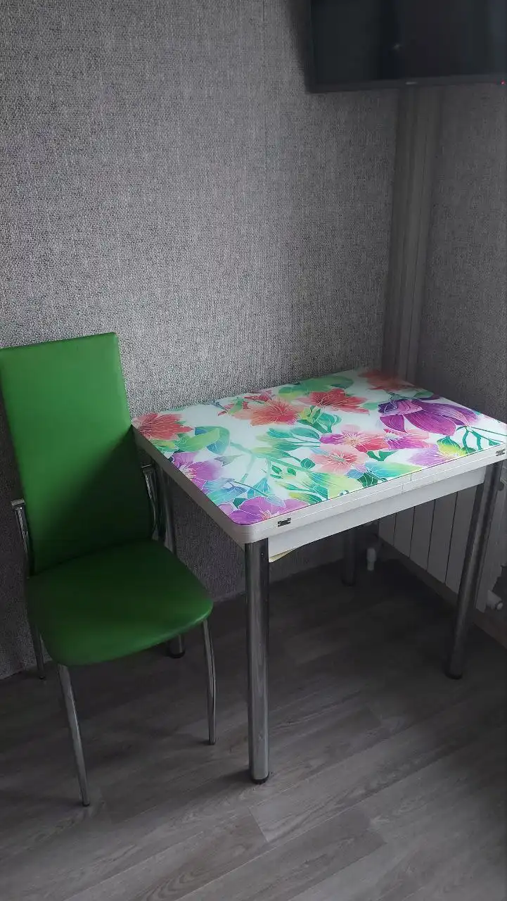 Продам раскладной обеденный стол со стулом