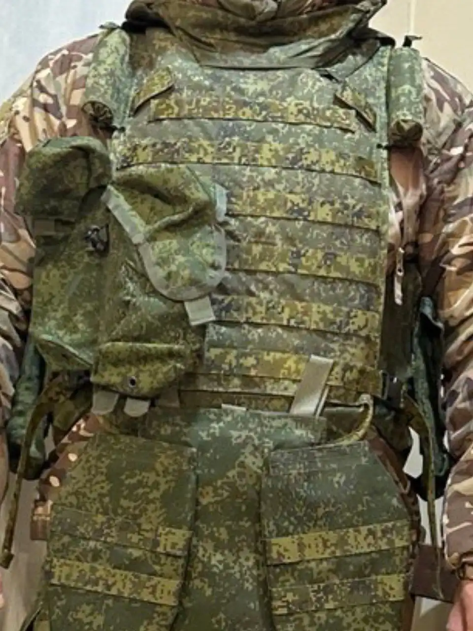 Продам бронежилет с каской