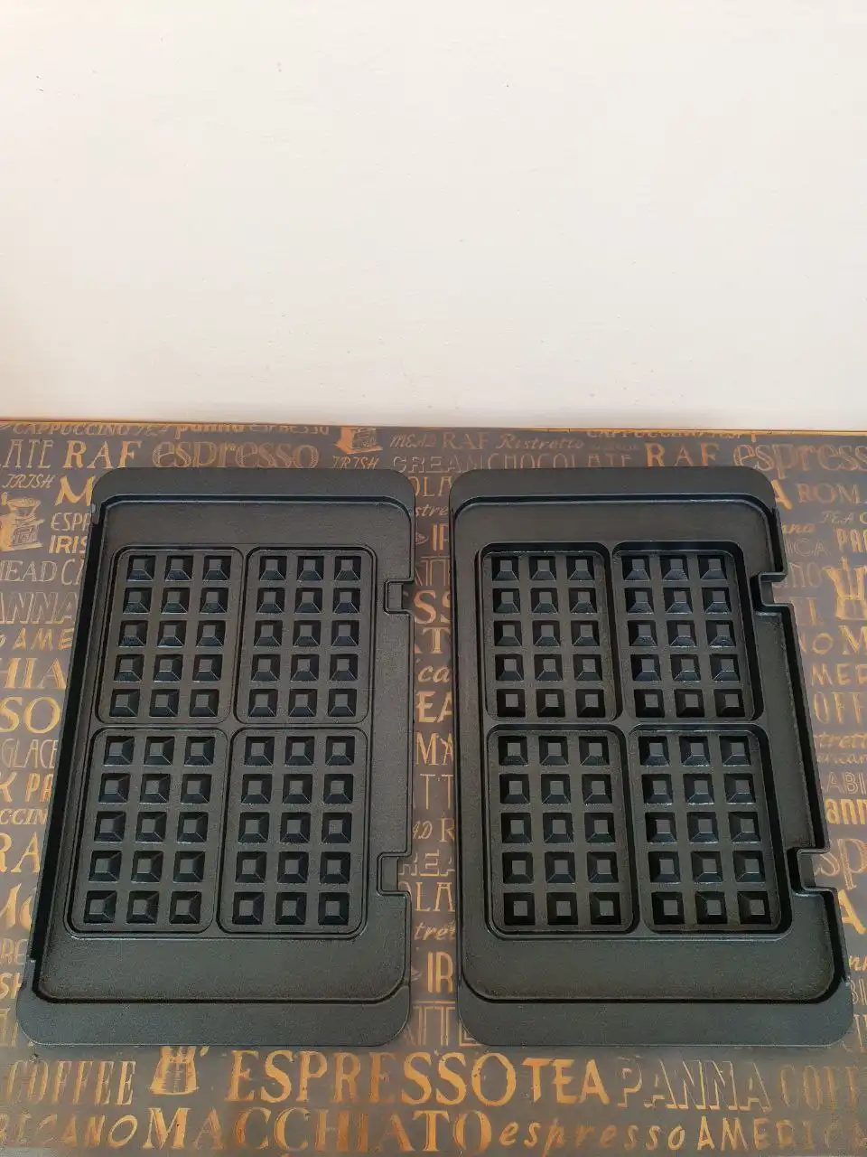 Продаётся универсальный гриль De’Longhi MultiGrill CGH 1030D