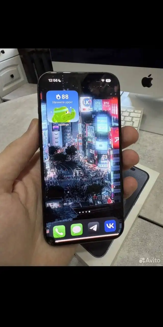 Айфон 15 Про 256 ГБ синий с незначительным повреждением экрана