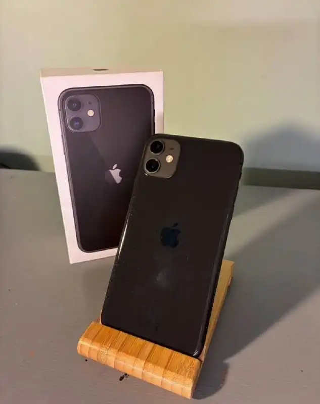 Продам iPhone 11 64 ГБ