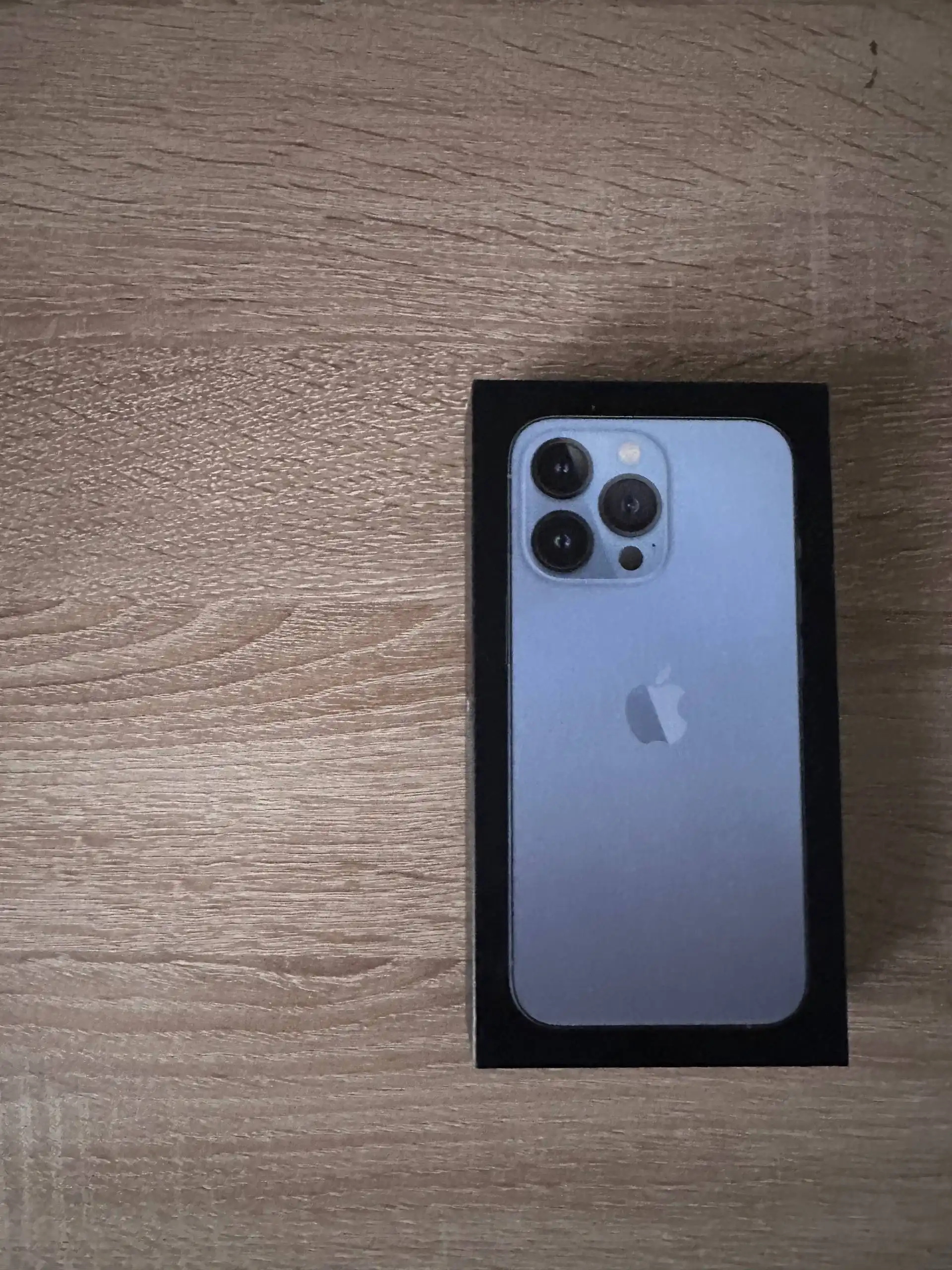 Продам iPhone 13 Pro 128GB с разбитой задней крышкой