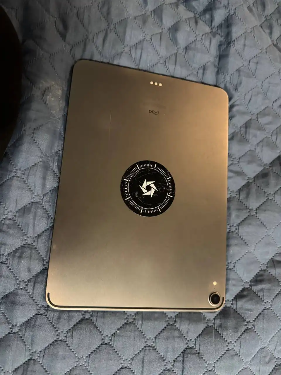 Продам iPhone 18 года 64гб с трещинами