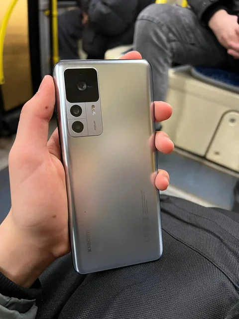 Продам Xiaomi 12T 8/256 с неработающим сканером отпечатков - Компьютеры в Тверь