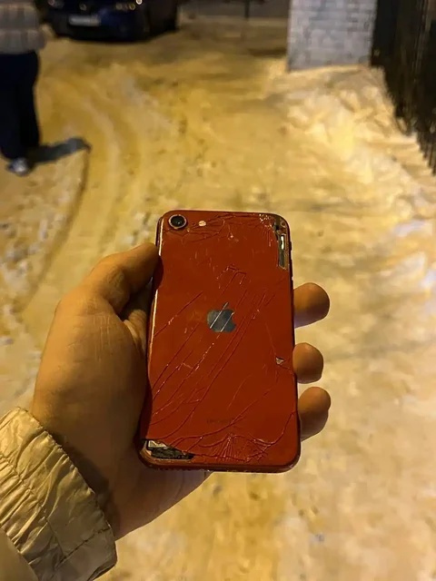 Айфон SE 2020 64ГБ с замененным экраном - Аудиотехника в Тверь