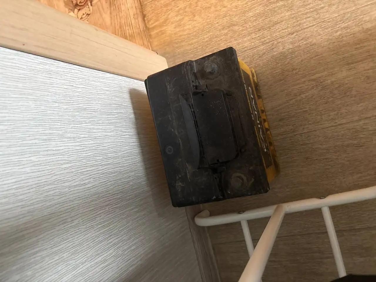 Продам рабочий автомобильный аккумулятор в Твери - Аккумуляторы (Запчасти) в Тверь