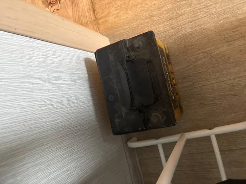 Продам рабочий автомобильный аккумулятор в Твери - Аккумуляторы в Тверь