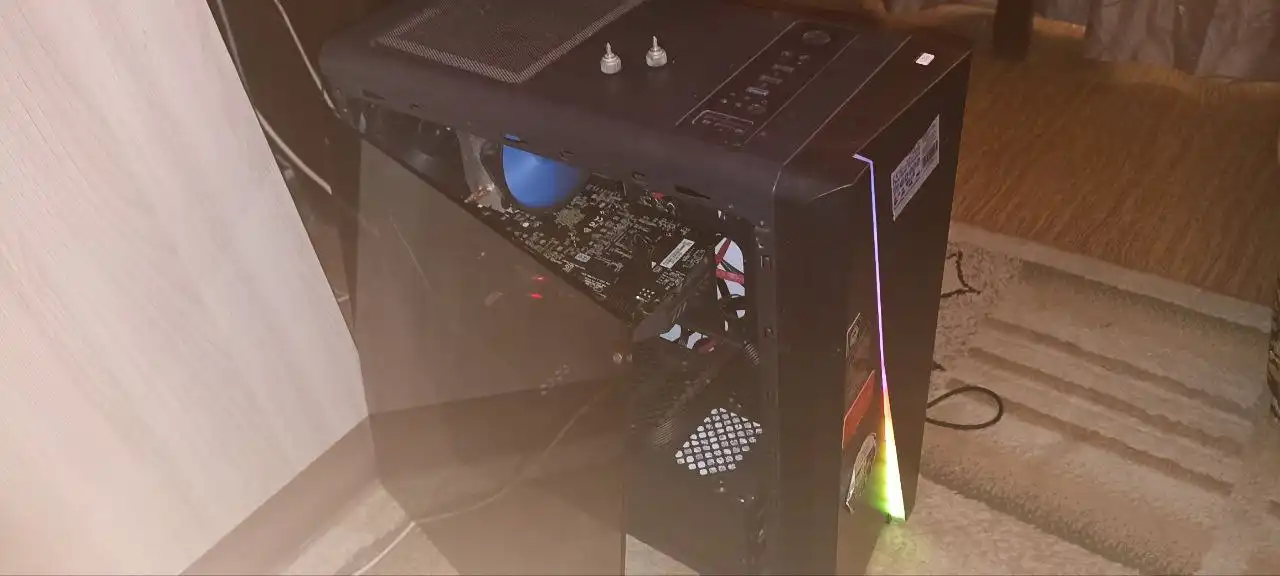 Продажа компьютерной техники: монитор, клавиатура и комплектующие - Компьютерная техника (Электроника) в Тверь