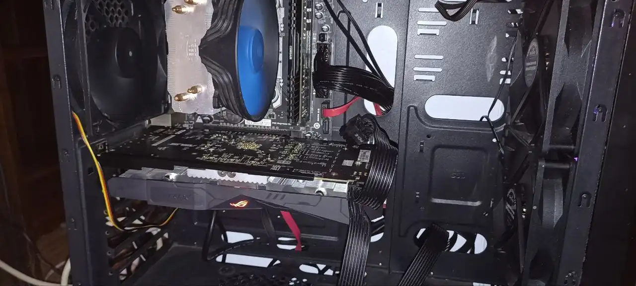 Продажа компьютерной техники: монитор, клавиатура и комплектующие - Компьютерная техника (Электроника) в Тверь