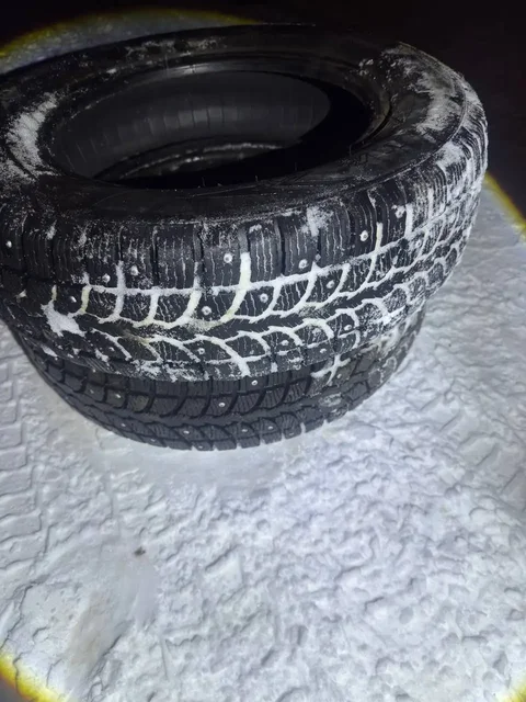 Шина 175/65 R14 с шипами, боковой порез заклеен - Осветительные приборы в Тверь