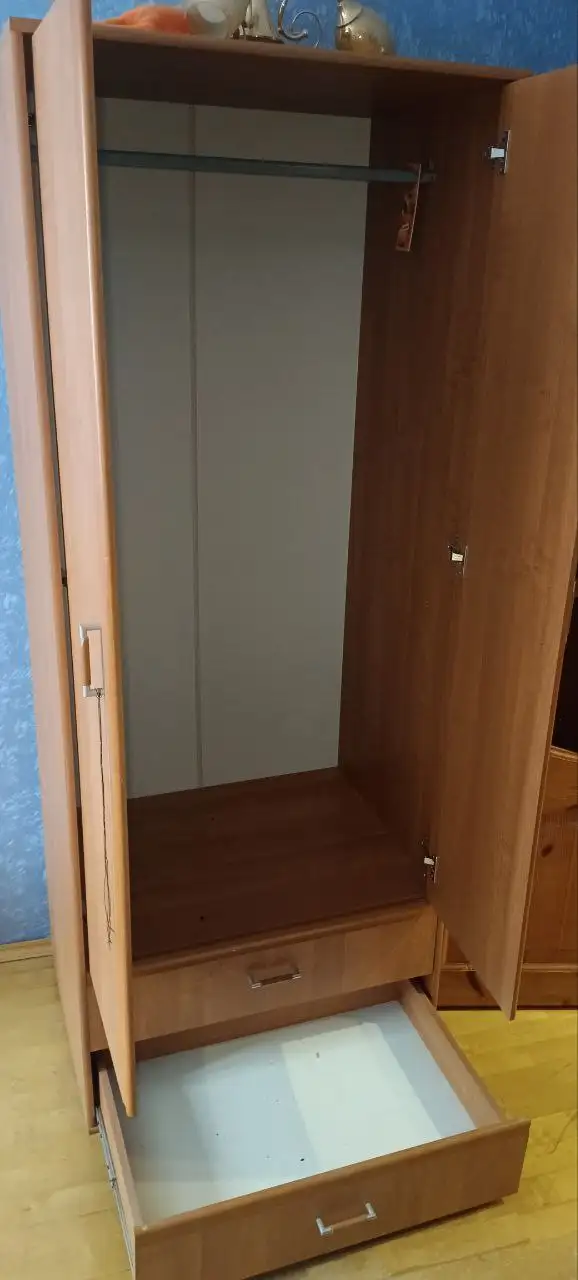 Продажа двух шкафов с шариковыми направляющими - Мебель (Для дома и дачи) в Тверь