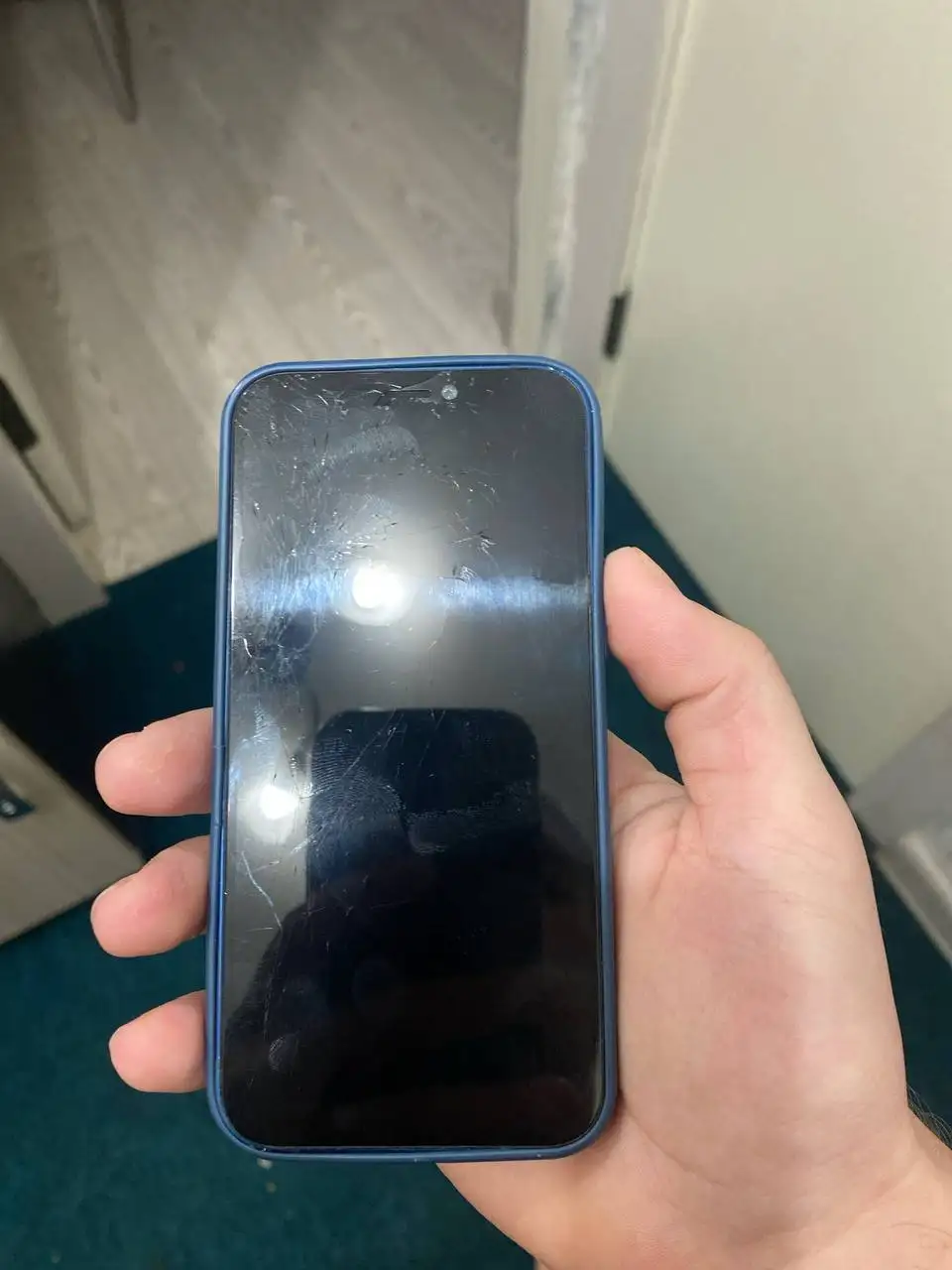 Продам iPhone 12 Mini с разбитым экраном - Смартфоны и телефоны (Электроника) в Тверь