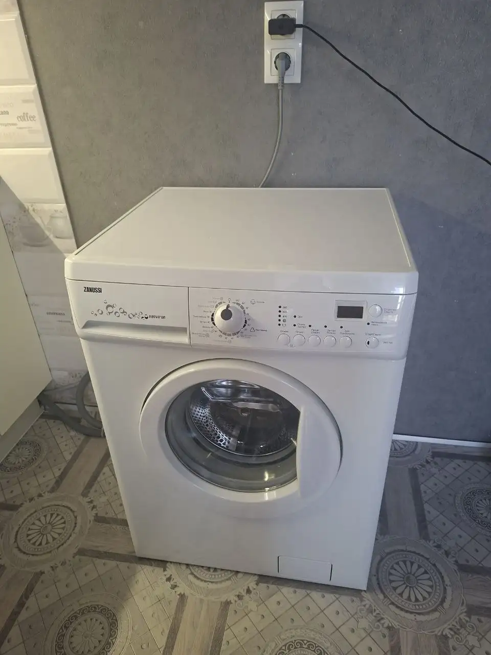 Стиральная машина ZANUSSI 5.5кг - Бытовая техника (Электроника) в Тверь