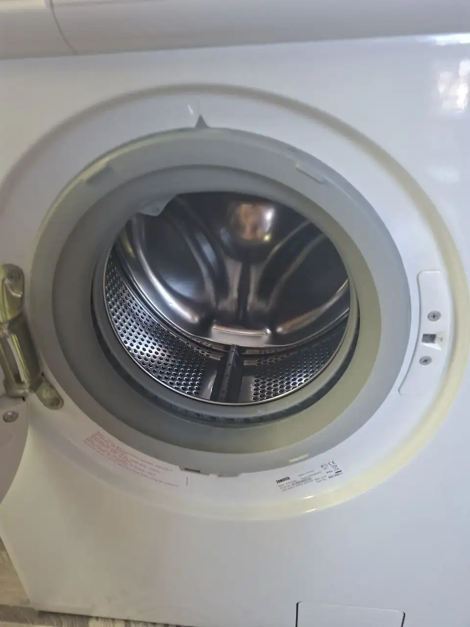 Стиральная машина ZANUSSI 5.5кг - Бытовая техника (Электроника) в Тверь