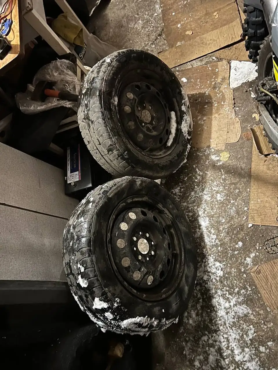 Продажа двух шин 185/65 R14 - Шины и диски (Запчасти) в Тверь