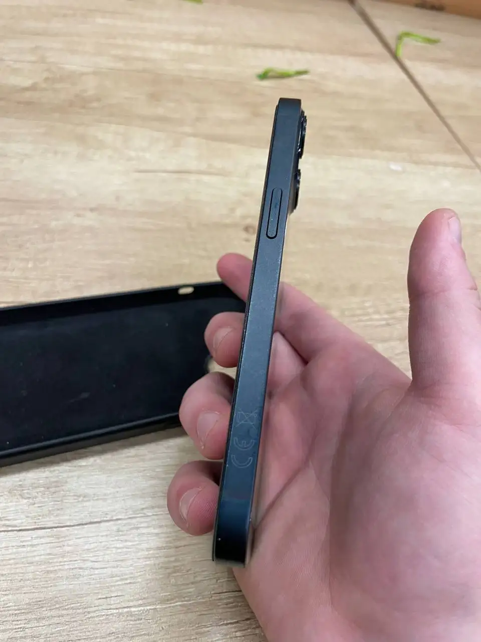 Продам iPhone 13 256гб с замененным дисплеем и аккумулятором 86% - Смартфоны (Электроника) в Тверь