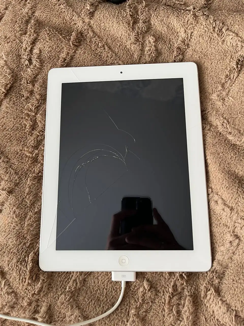 Продажа б/у айпадов и телефонов в Твери - Телефоны и планшеты (Электроника) в Тверь