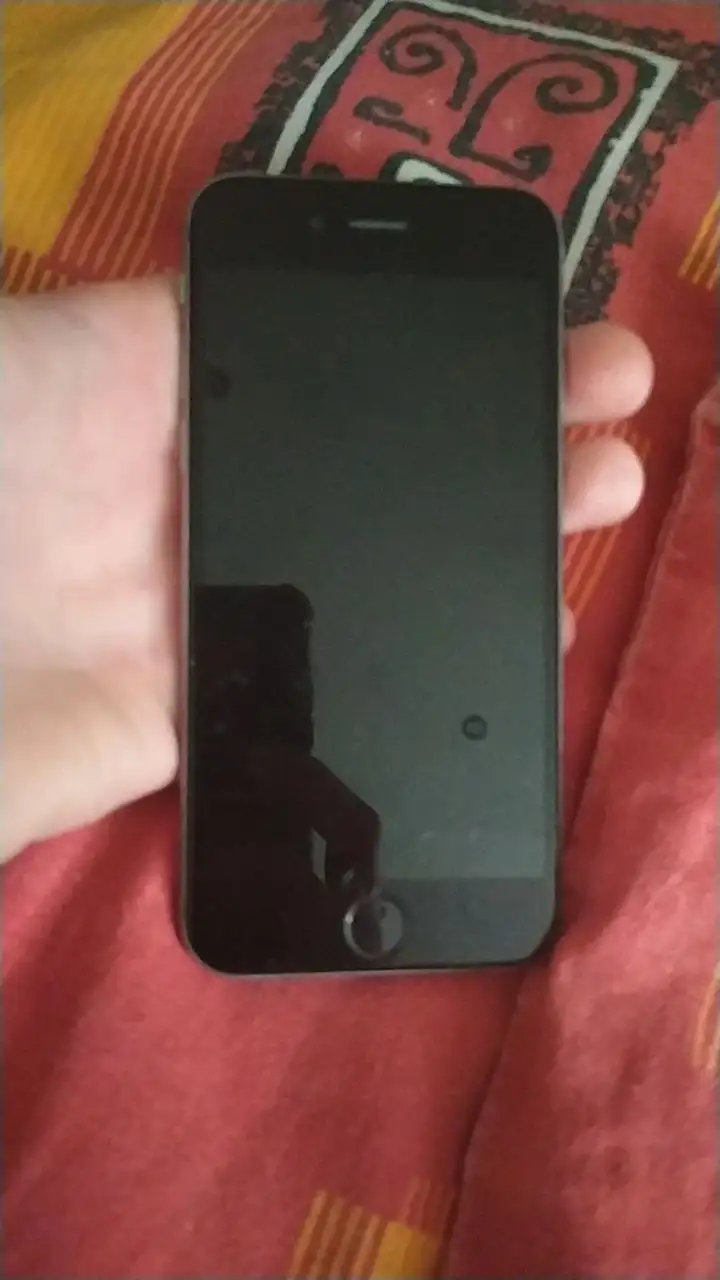 Iphone 16 разбитый, рабочий без iCloud - Смартфоны (Электроника) в Тверь