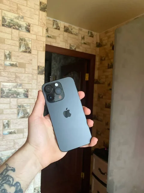 Продам iPhone 14 Pro с косметическими дефектами - Компьютеры в Тверь