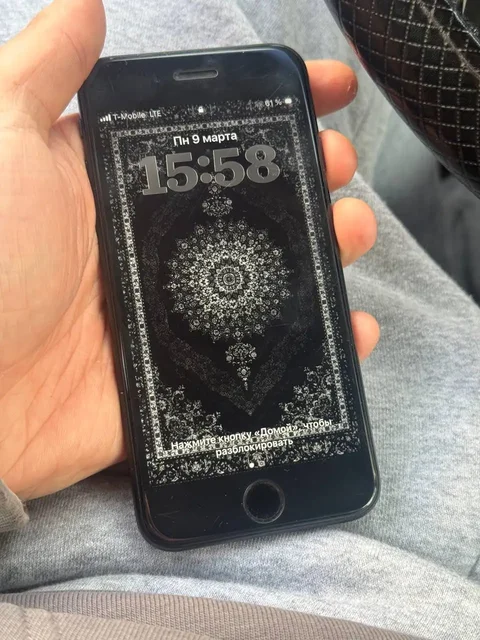 Обмен iPhone SE 2020 с документами - Компьютеры в Тверь