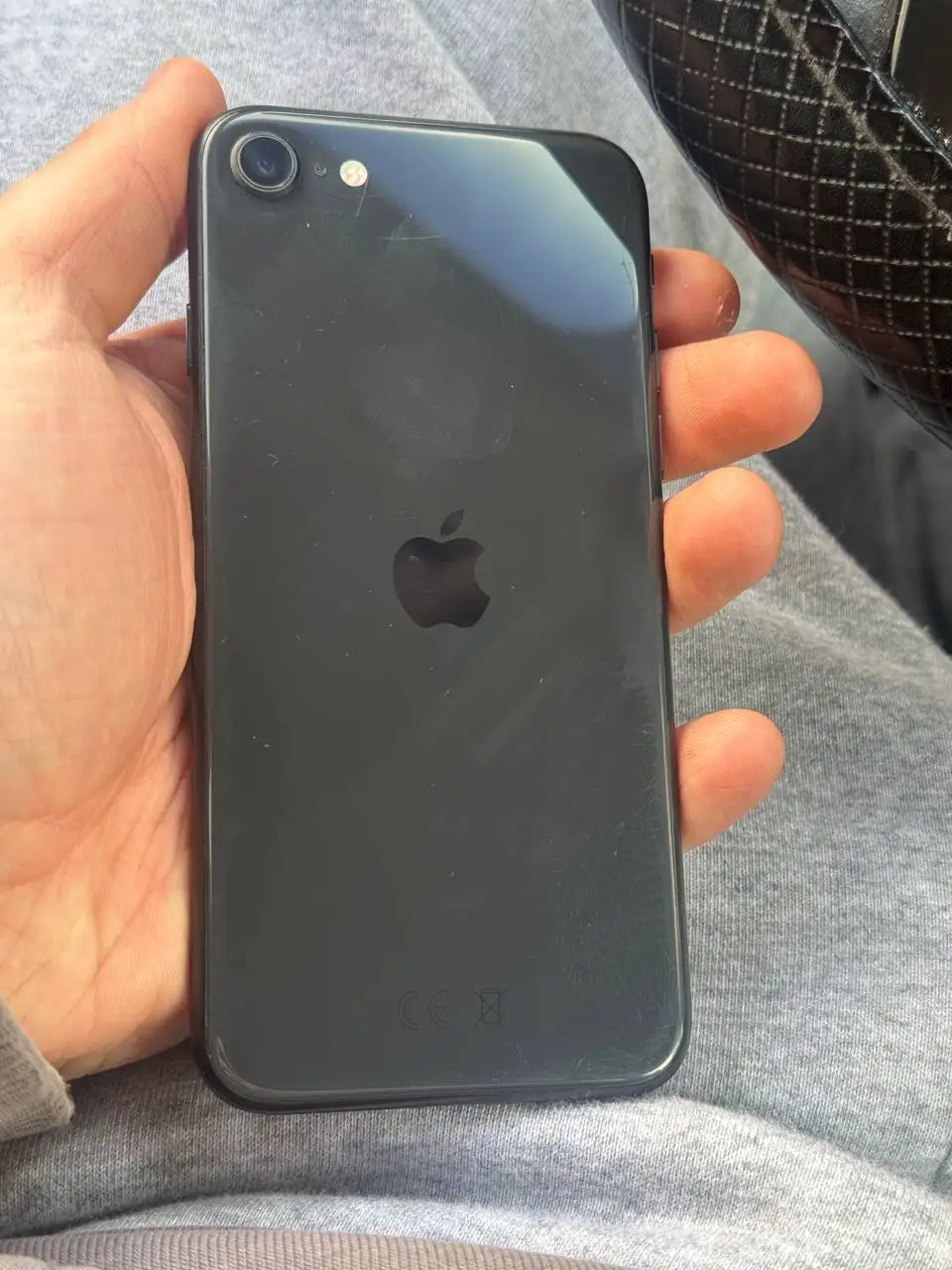 Обмен iPhone SE 2020 с документами - Смартфоны (Электроника) в Тверь