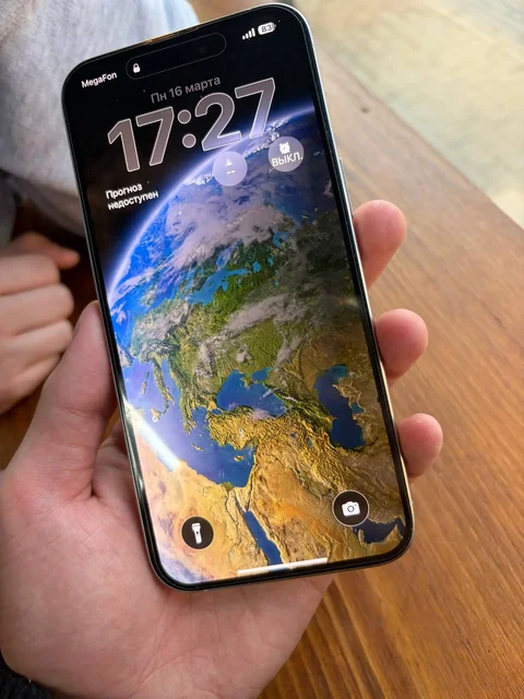 iPhone 15 Pro Max 256GB с поврежденной задней крышкой - Компьютеры в Тверь