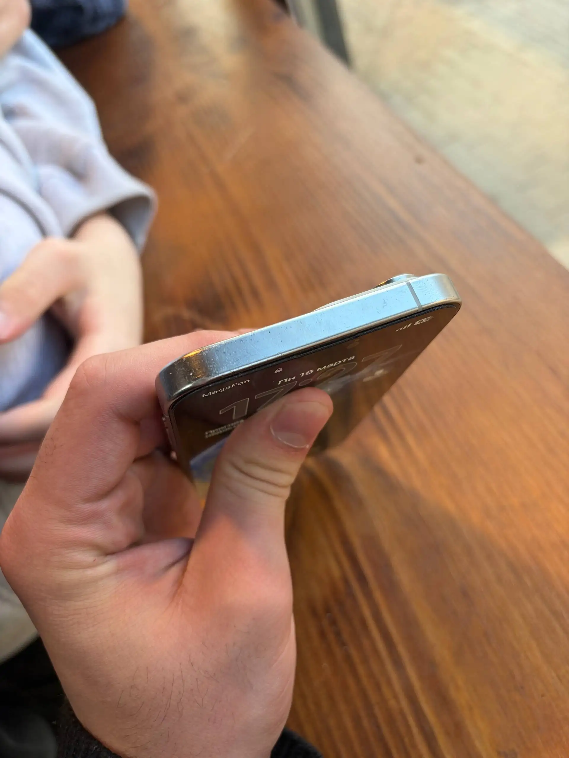 iPhone 15 Pro Max 256GB с поврежденной задней крышкой - Смартфоны (Электроника) в Тверь