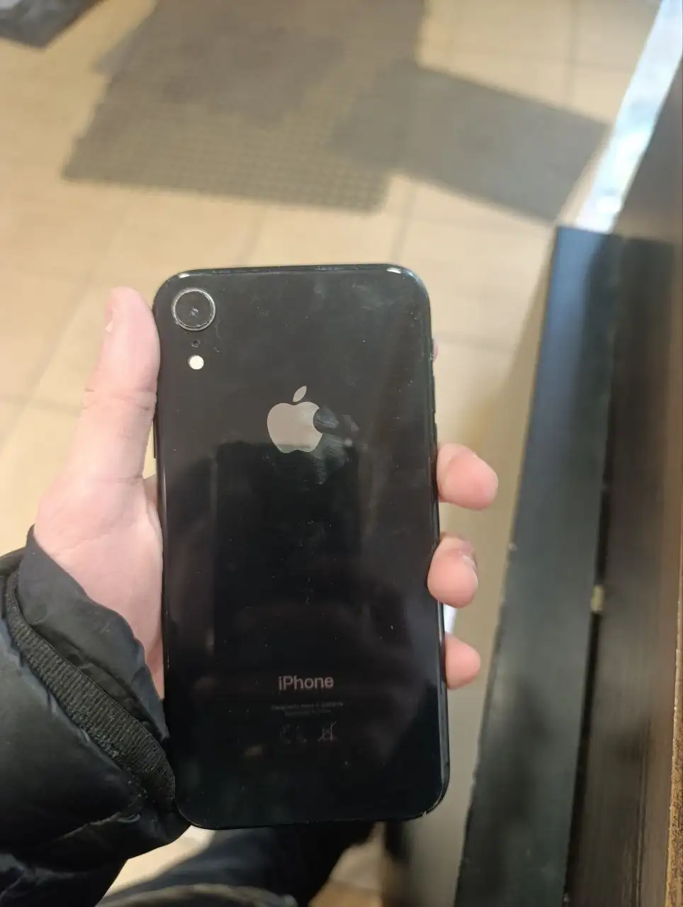 iPhone XR 64GB Black с трещиной на экране - Смартфоны (Электроника) в Тверь