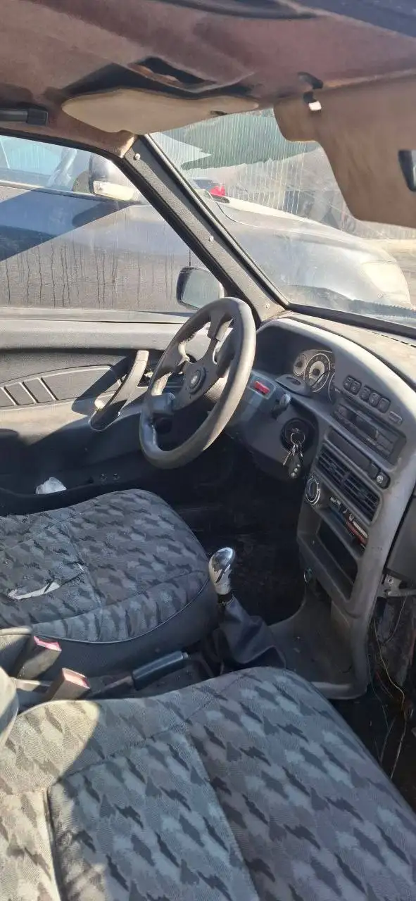 Продажа автомобиля 2001 года с неисправностями двигателя - Авто в Тверь