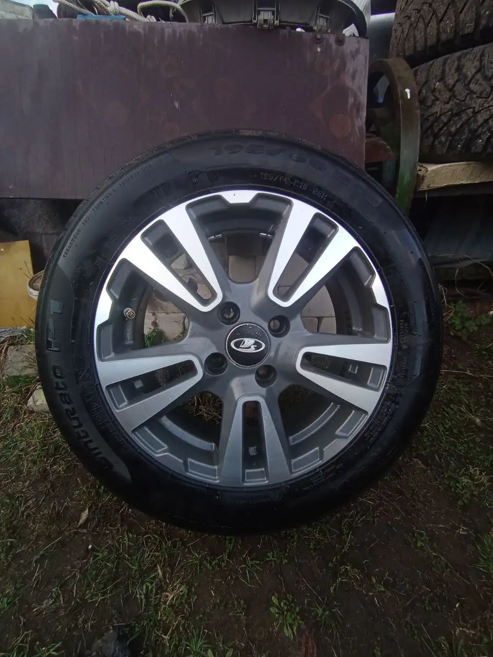 Продам колеса VESTA R15 с резиной Pirelli и Nordman - Колеса и диски (Запчасти) в Тверь