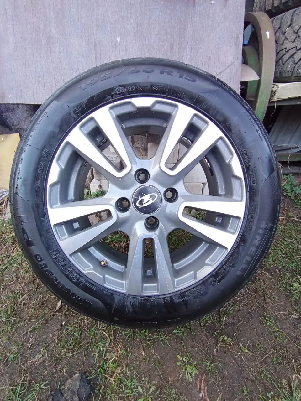 Продам колеса VESTA R15 с резиной Pirelli и Nordman - Колеса и диски (Запчасти) в Тверь