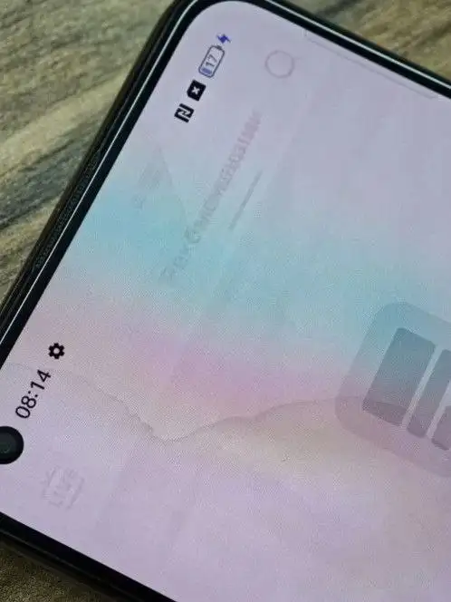 Продам телефон с незначительными дефектами экрана - Телефоны (Электроника) в Тверь