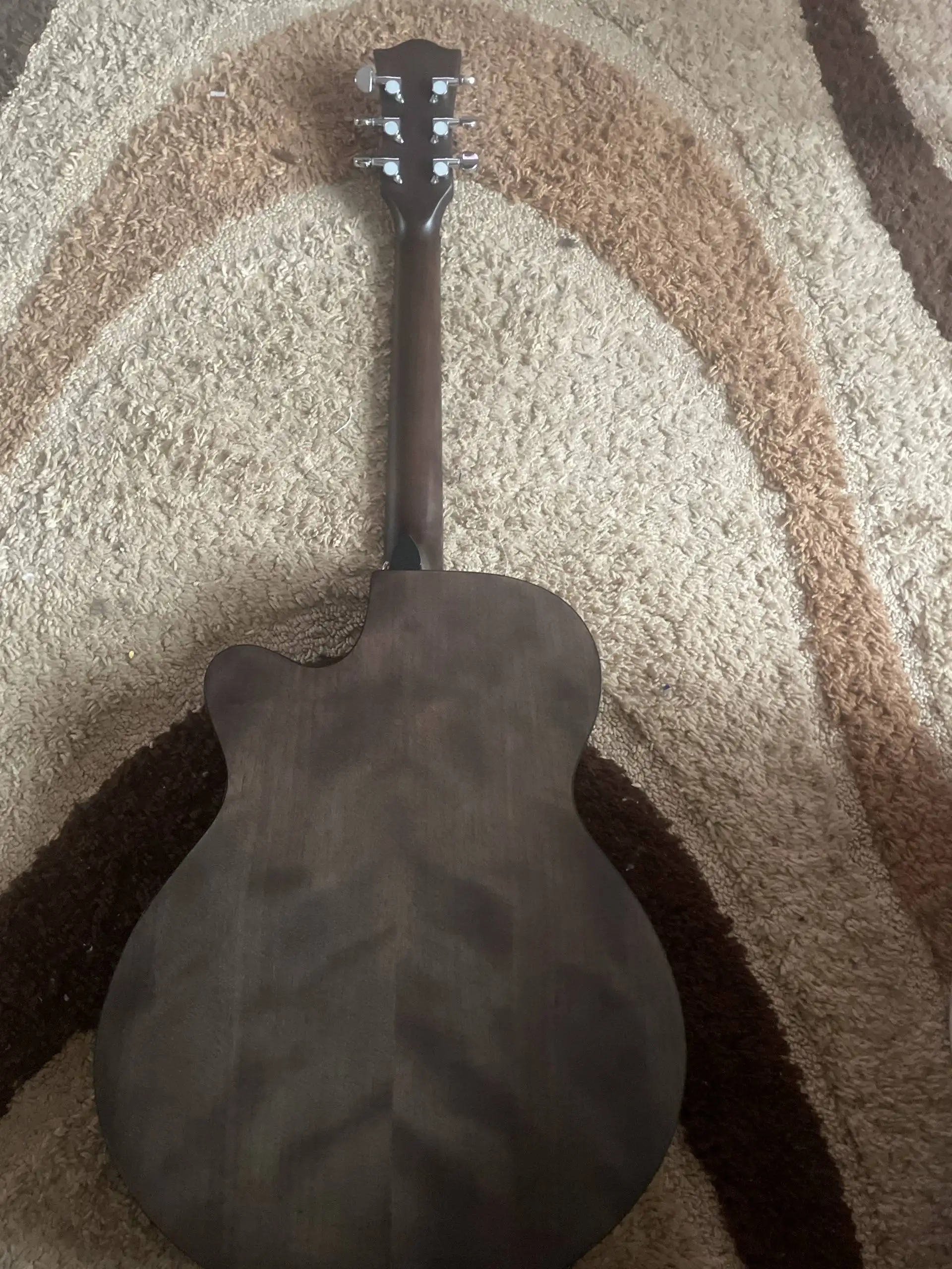 Продажа гитары в отличном состоянии - Музыкальные инструменты (Хобби и отдых) в Тверь