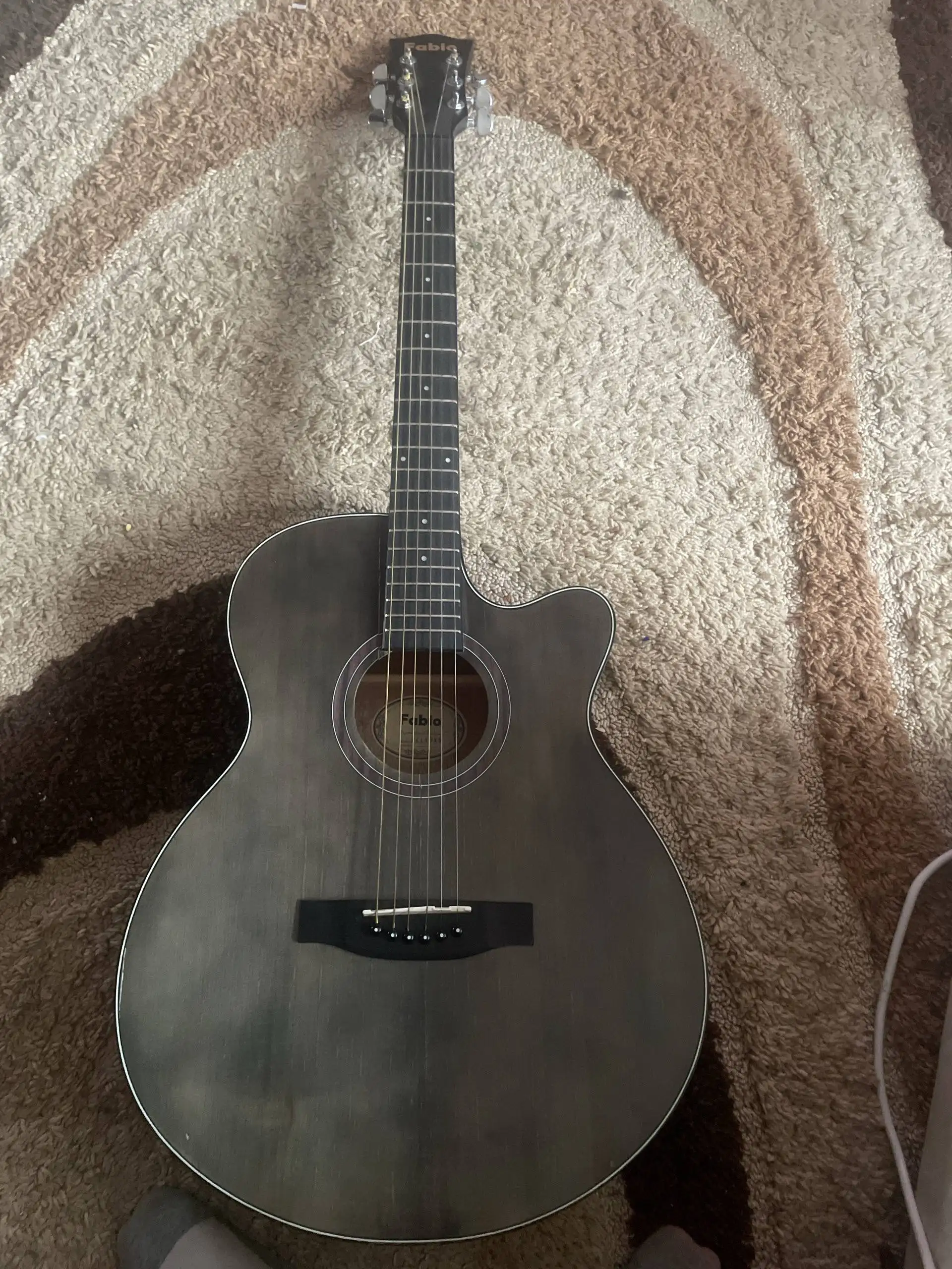 Продажа гитары в отличном состоянии - Музыкальные инструменты (Хобби и отдых) в Тверь