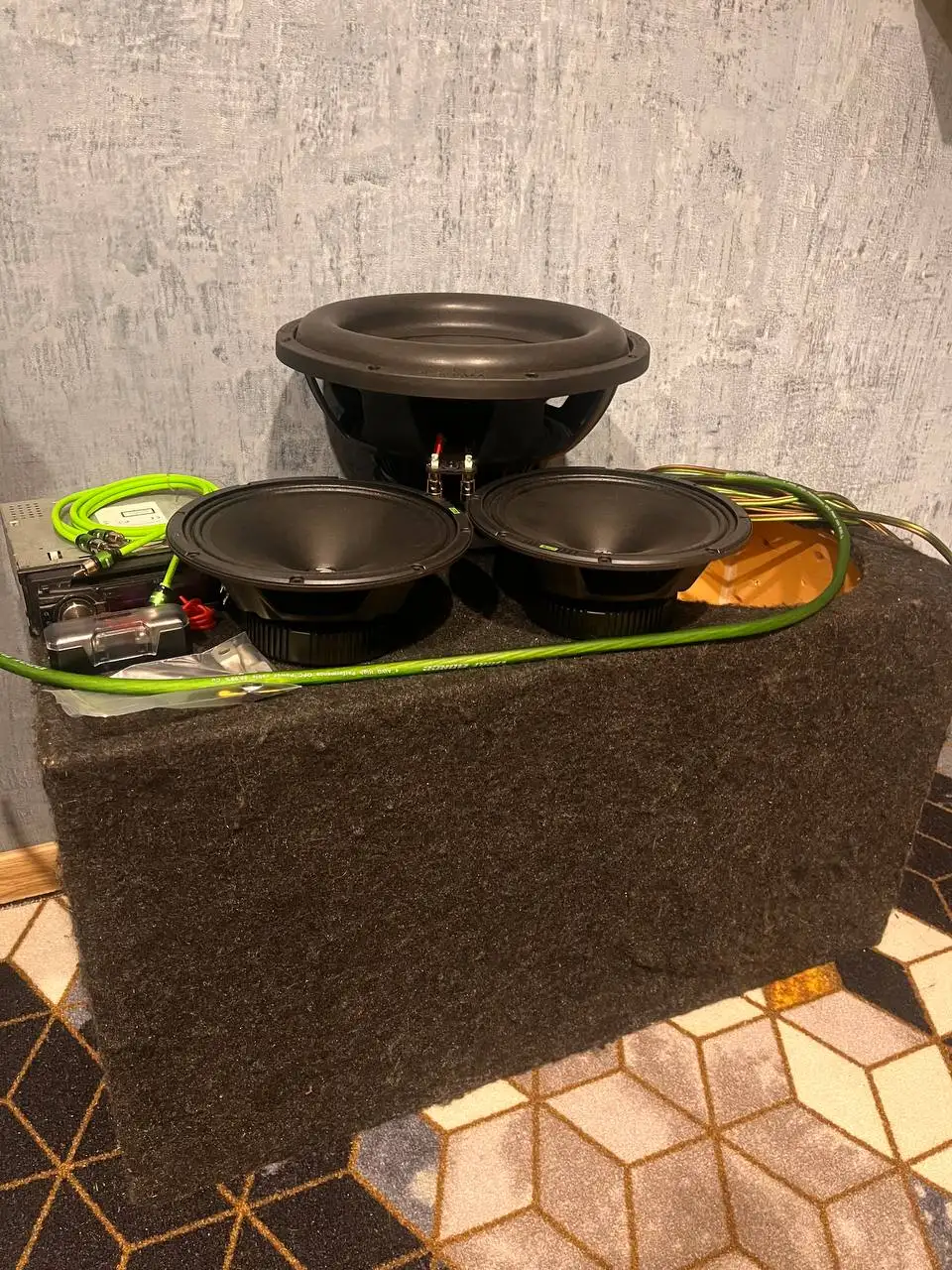 Продам сабвуфер и автомагнитолу - Электроника в Тверь