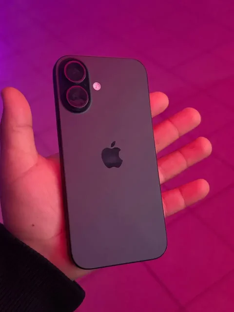 Продам iPhone 16, новый аккумулятор, корпус немного согнут - частное объявление в Тверь