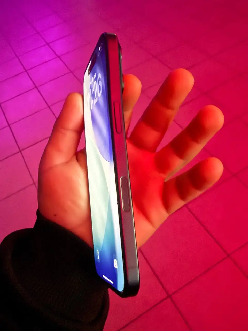 Продам iPhone 16, новый аккумулятор, корпус немного согнут - Смартфоны (Электроника) в Тверь