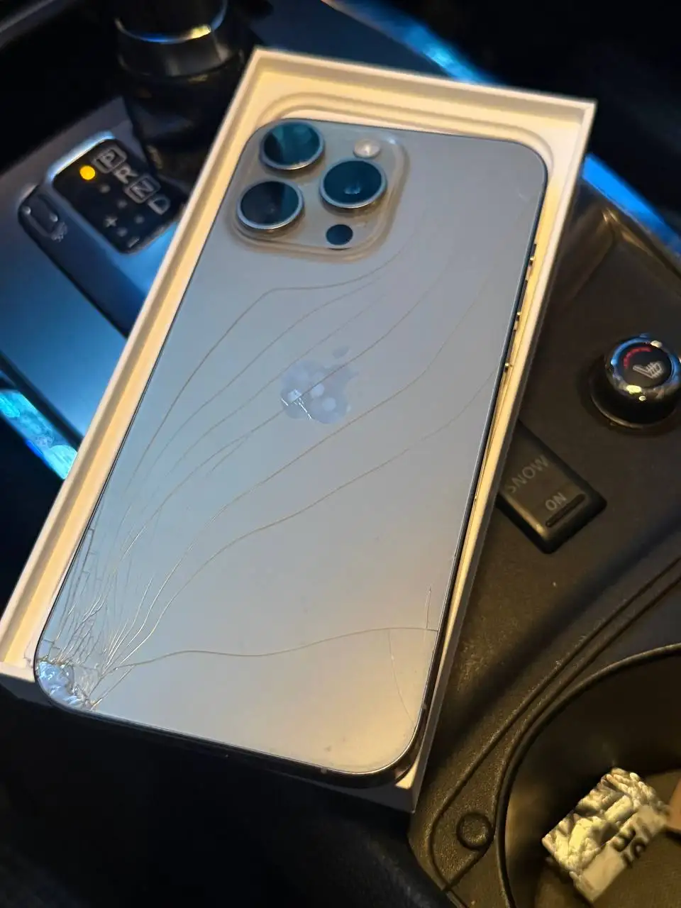 iPhone с разбитой крышкой, АКБ 84 - Смартфоны (Электроника) в Тверь