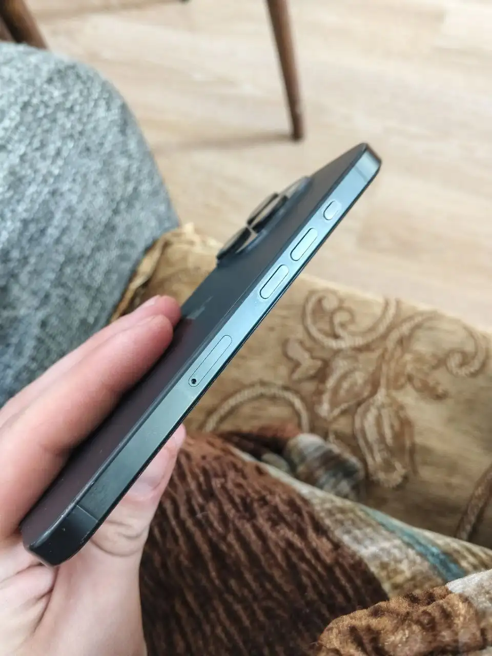 iPhone 15 Pro 128GB с царапинами - Смартфоны (Электроника) в Тверь