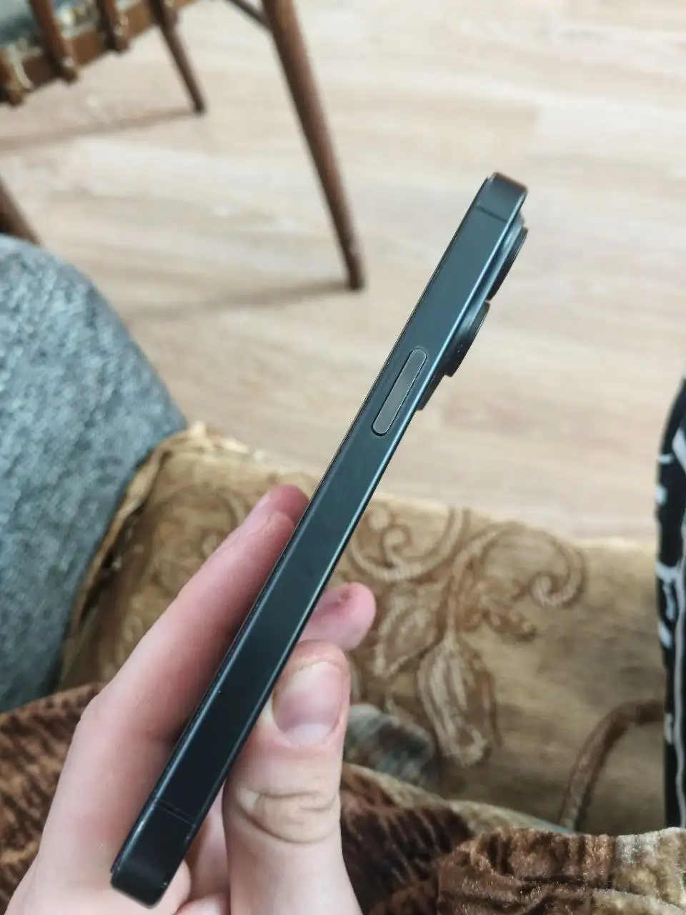 iPhone 15 Pro 128GB с царапинами - Смартфоны (Электроника) в Тверь