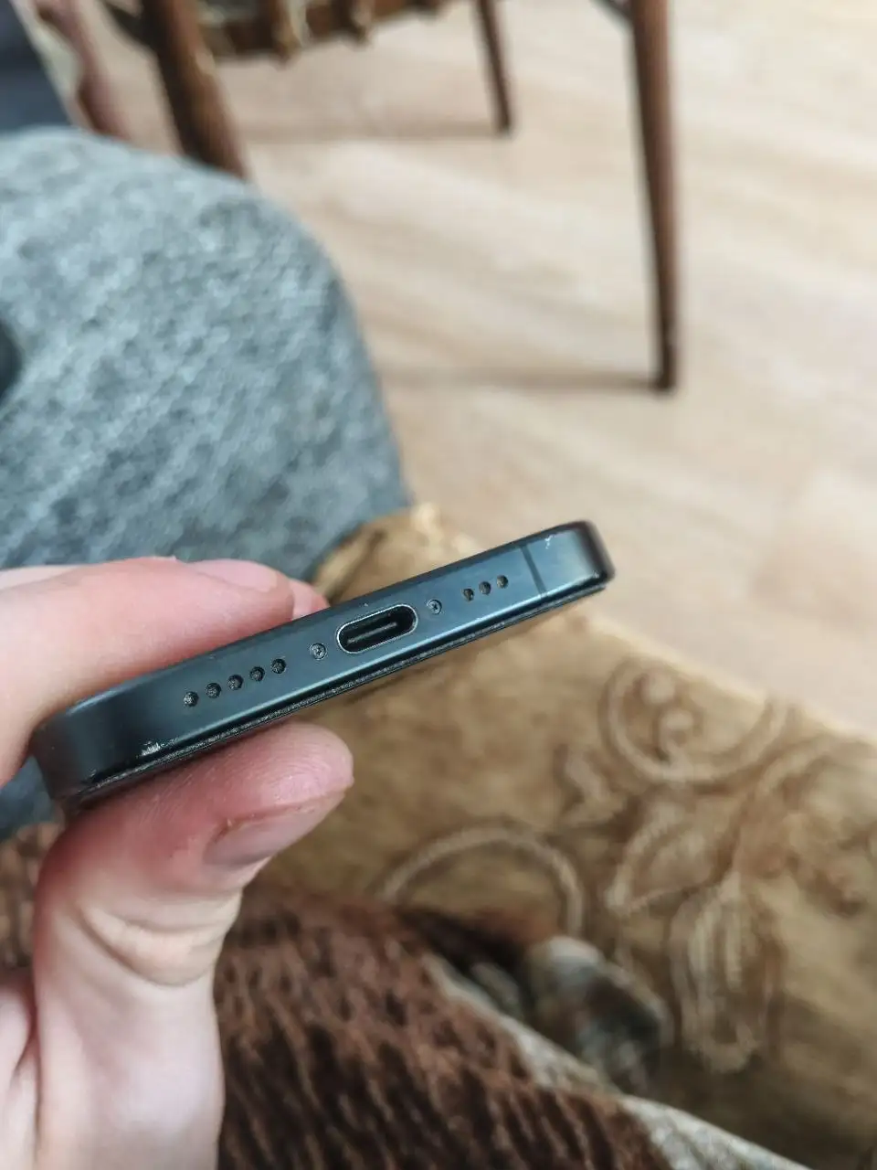 iPhone 15 Pro 128GB с царапинами - Смартфоны (Электроника) в Тверь