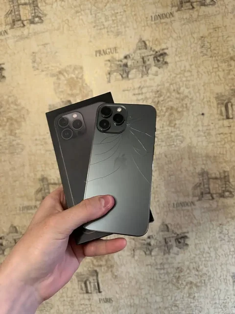iPhone 13 Pro Max с замененным экраном и батареей, битая задняя крышка - Комплектующие в Тверь