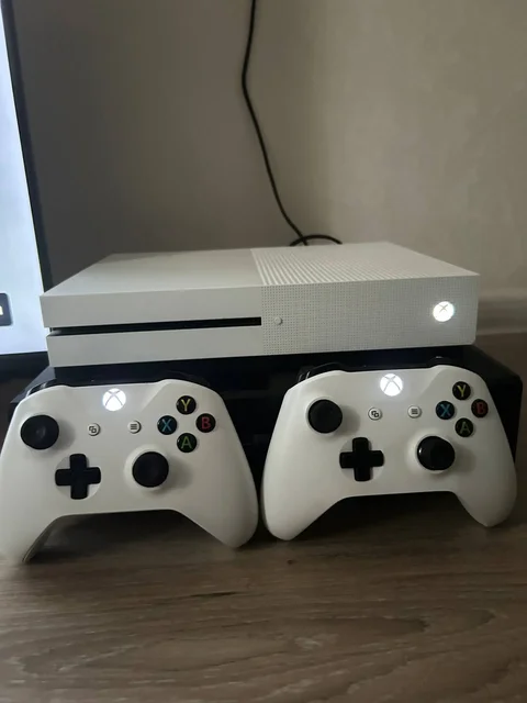 Продам Xbox One и ПК - Игровые приставки в Тверь