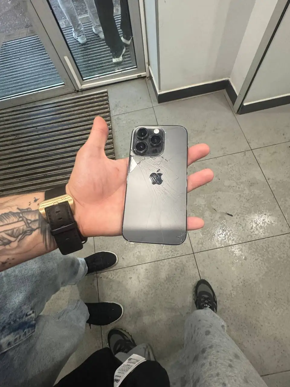 Обмен iPhone 14 Pro на 256 ГБ с доплатой - Смартфоны и телефоны (Электроника) в Тверь